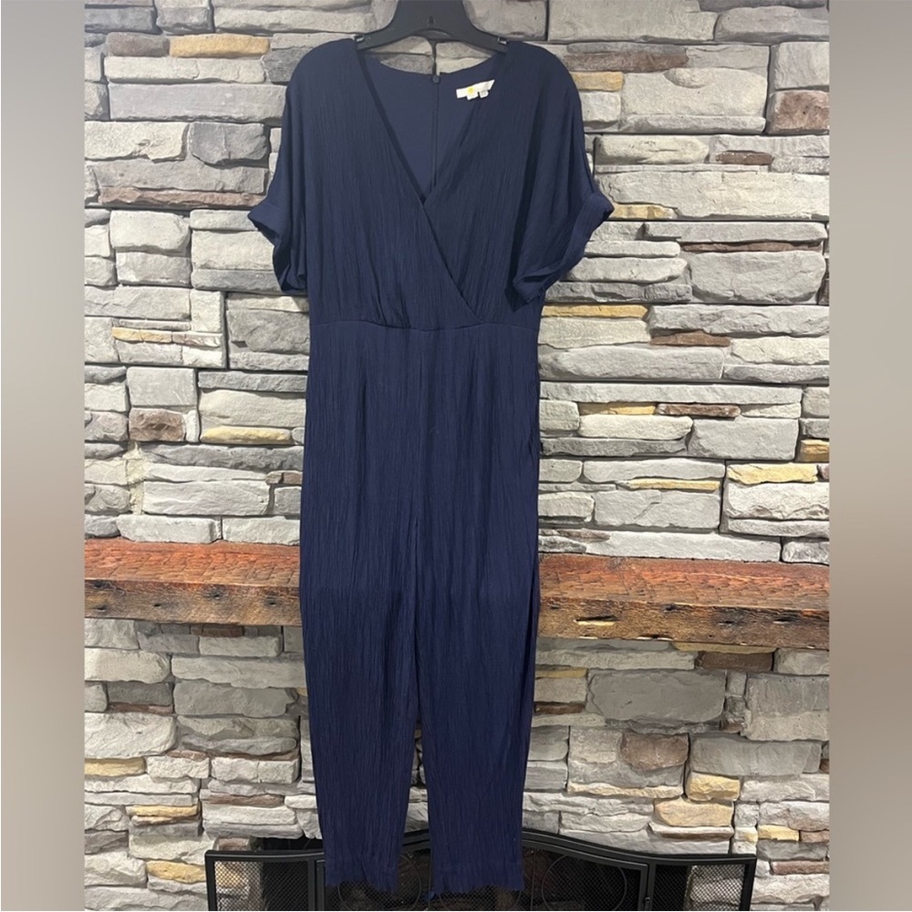 Boden women’s v neck seersucker jumpsuit size 6R Short sleeve navy blue preppy
